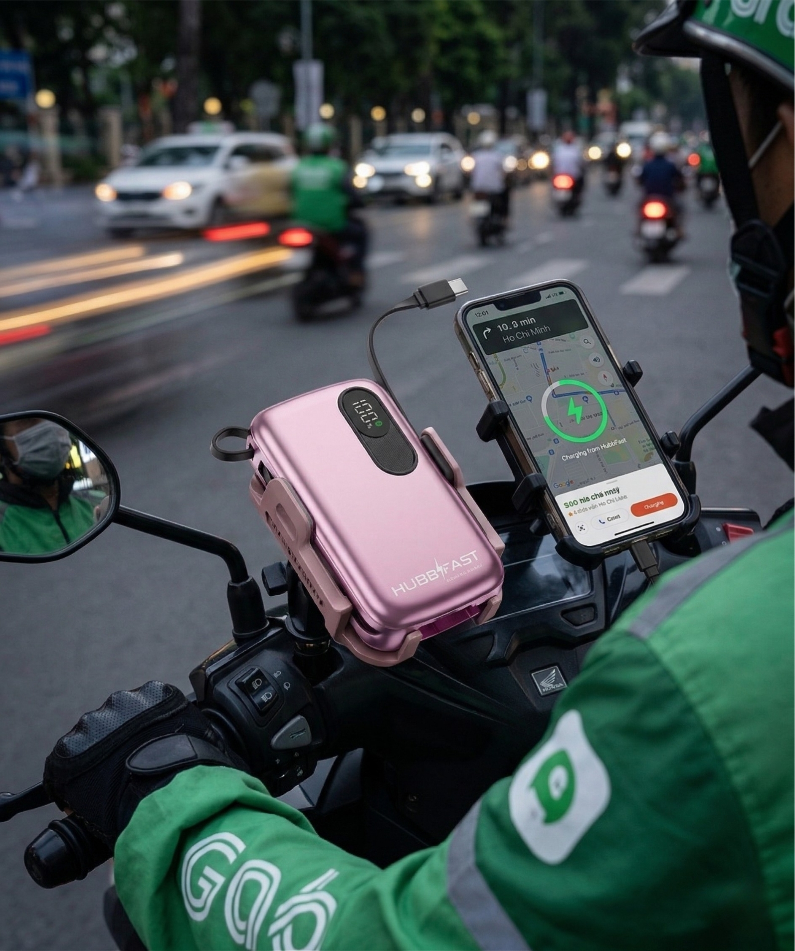 Tài xế công nghệ (Grab/Be/XanhSM) nên chọn HubbFast nào để yên tâm "nổ cuốc" cả ngày? 4 HubbFast ECO21 tích hợp dây sạc tiện lợi cho tài xế xe máy.