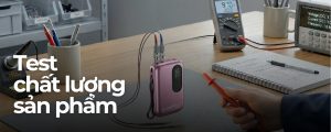 Kỹ thuật viên Hubbtronix kiểm tra sạc dự phòng HubbFast trong phòng Lab.