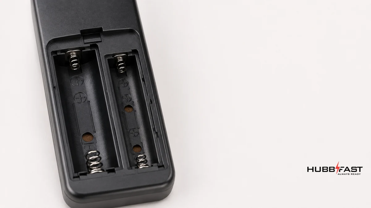 Pin 2A Và Pin 3A Khác Nhau Thế Nào? Cách Chọn Đúng 2026 3 Khoang pin thiết bị thiết kế riêng cho pin AA và pin AAA | HubbFast Premium – Pin kiềm Alkaline